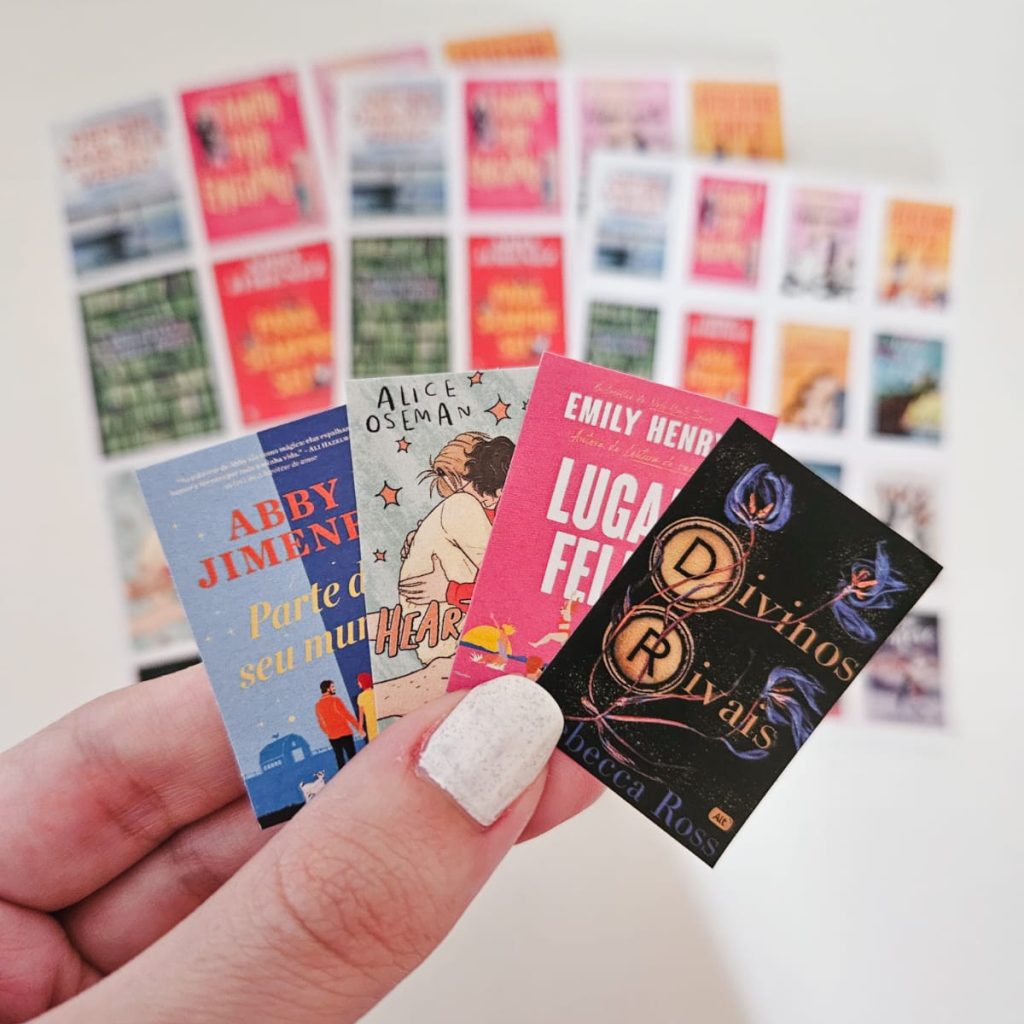 Papel Adesivo 32 Capas de Livros Personalizados - Mania dos Leitores