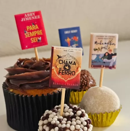 Kit 10 Enfeites Mini Livros Personalizados Para Doces e Bolos
